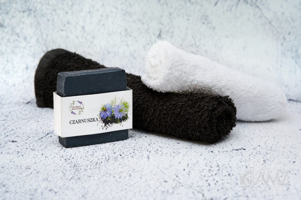 Swiece-mydla-zapachowe-rekodzielo-w-fotografii-produktowej (1)