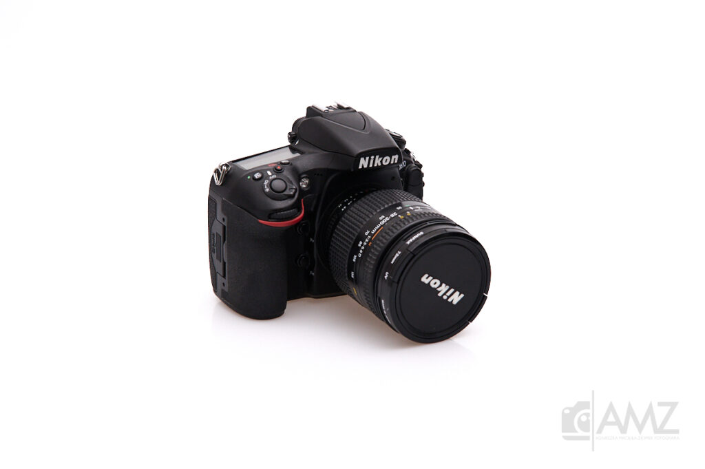 aparat-w-sesji-produktowej-typu-packshot (1)