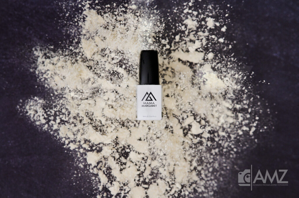 lakier-do-paznokci-w-nietypowym-wydaniu-sesja-w-wodzie (1)