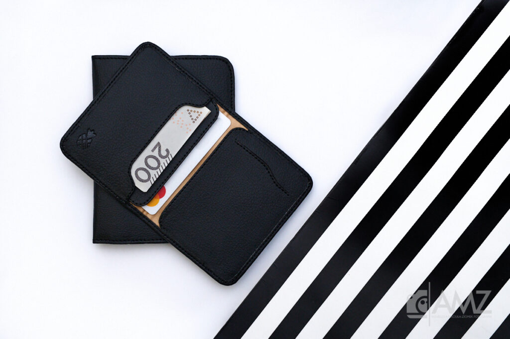 recznie-robione-portfele-czarno-biala-sesja-produktowa (1)