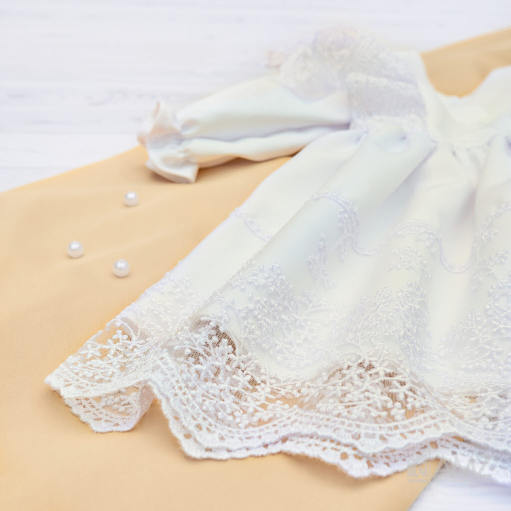 sukienki-na-chrzest-jako-bohaterki-zdjec-aranzowanych (3)