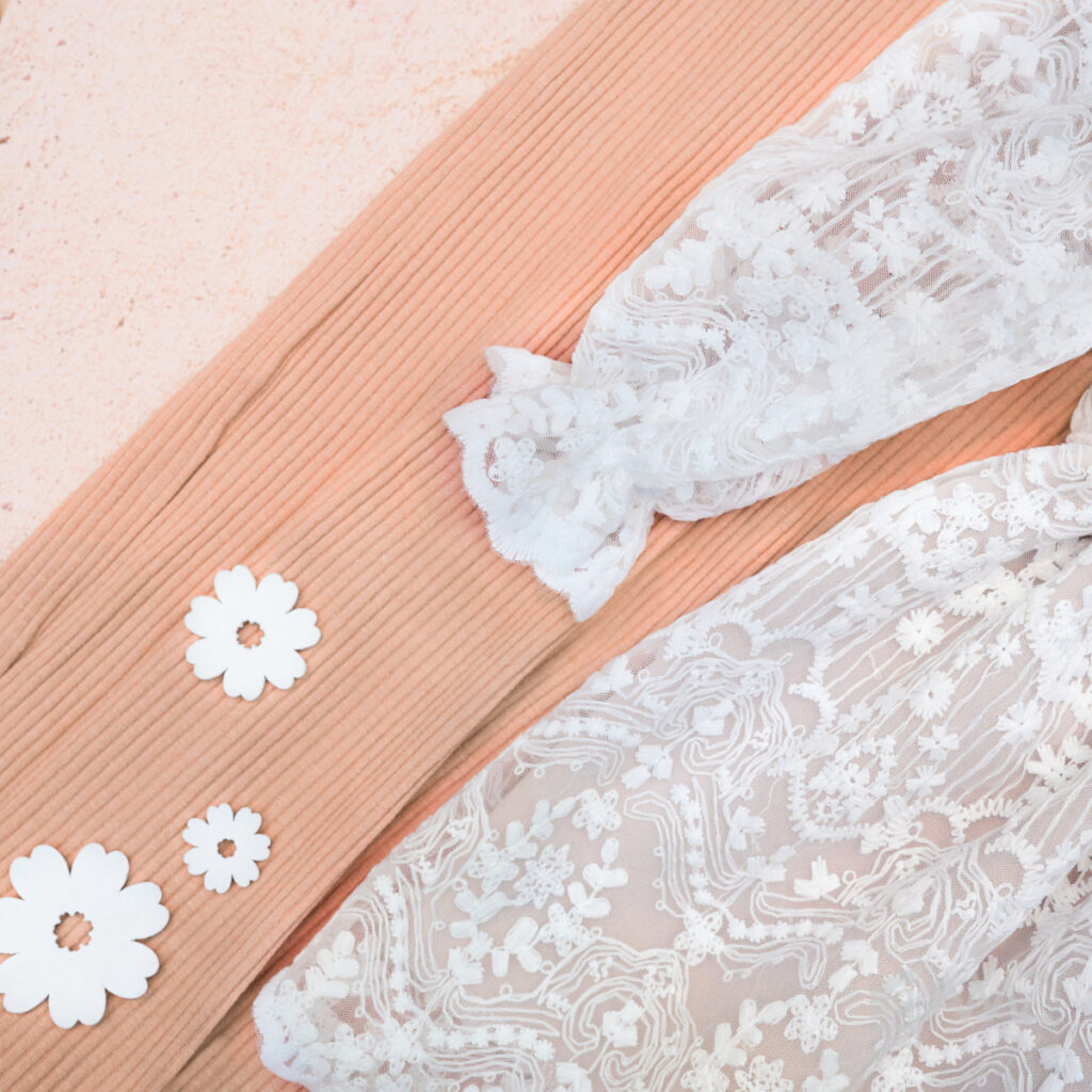 sukienki-na-chrzest-jako-bohaterki-zdjec-aranzowanych (6)